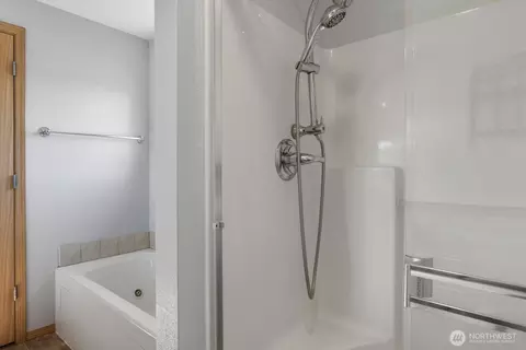 Bath - 807 Millenium Ave, Moxee, WA 98936 photo 2 of 3