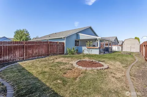 Exterior - 807 Millenium Ave, Moxee, WA 98936 photo 3 of 6