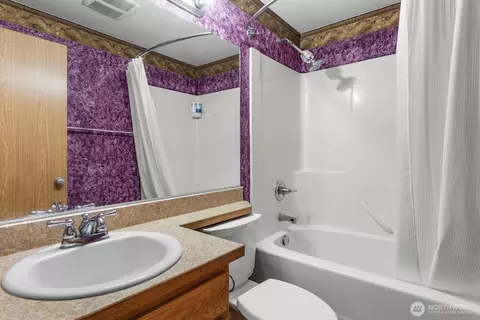 Bath - 807 Millenium Ave, Moxee, WA 98936 photo 3 of 3