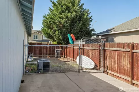Exterior - 807 Millenium Ave, Moxee, WA 98936 photo 6 of 6
