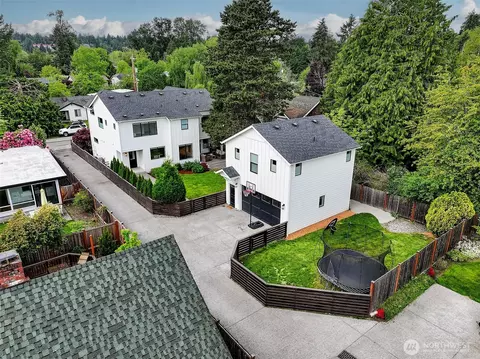10702 39th Ave NE, Seattle, WA 98125