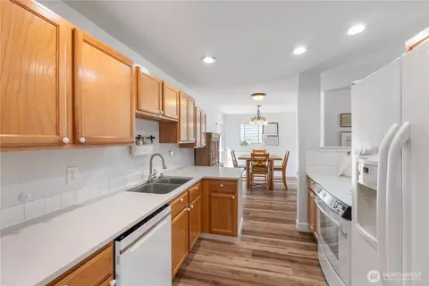 Kitchen - 5404 Parker Rd E, Sumner, WA 98390 photo 3 of 3