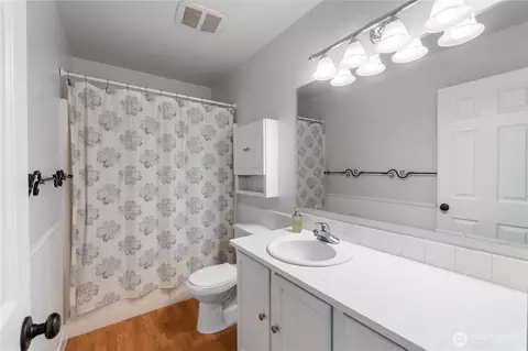 Bath - 5404 Parker Rd E, Sumner, WA 98390 photo 2 of 2