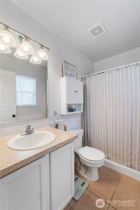 Bath - 5404 Parker Rd E, Sumner, WA 98390 photo 1 of 2