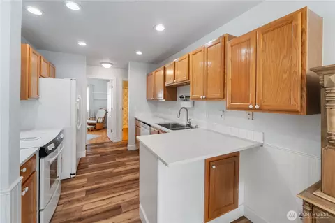 Kitchen - 5404 Parker Rd E, Sumner, WA 98390 photo 2 of 3