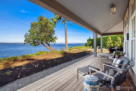 6426 Wing Point Rd NE, Bainbridge Island, WA 98110