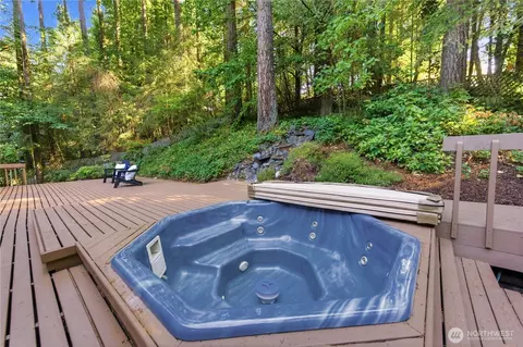 Exterior - 20911 30th Dr SE, Bothell, WA 98021 photo 4 of 8