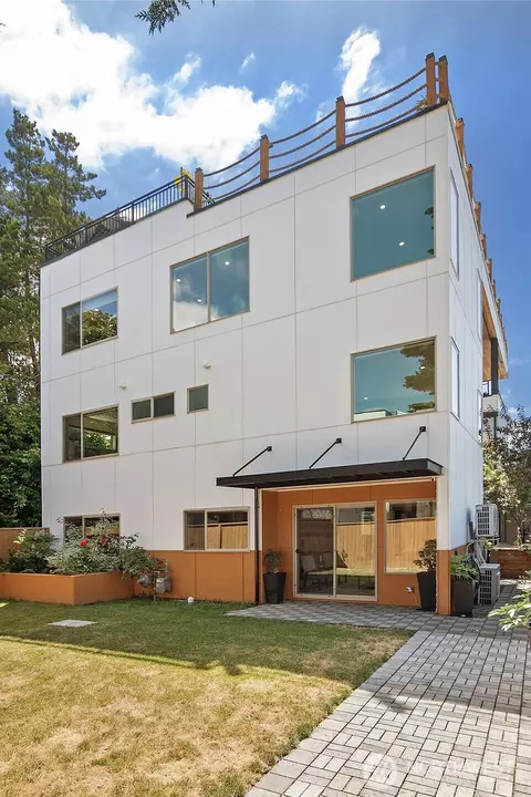 2709 S Ferdinand St, Seattle, WA 98108