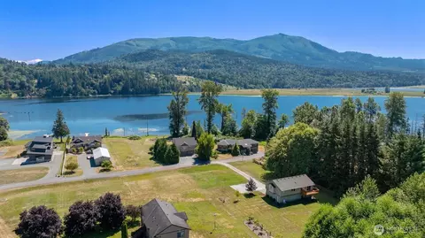 12700 Sawyer Ct, Clear Lake, WA 98235