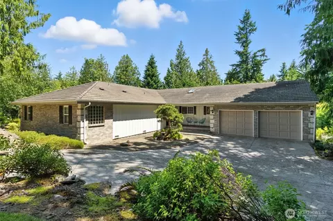 270 Pioneer Dr, Port Ludlow, WA 98365