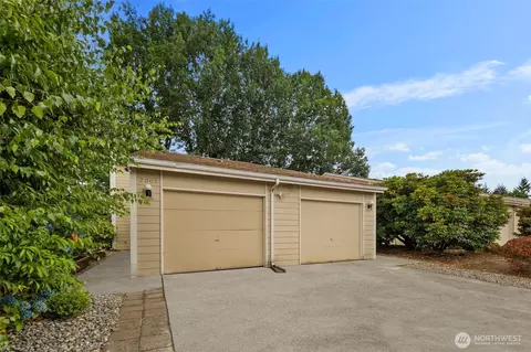 1901 M St NE #2005, Auburn, WA 98002