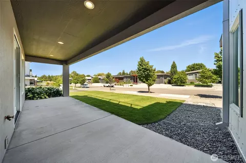 Exterior - 2150 Paramount St, Walla Walla, WA 99362 photo 7 of 9