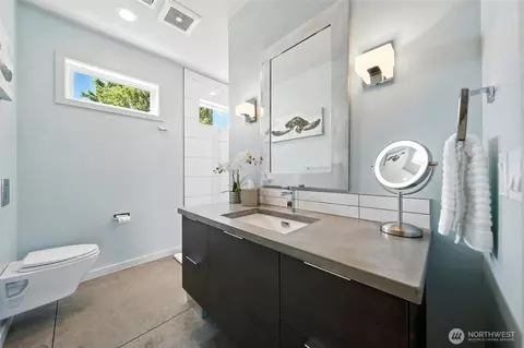 Bath - 2150 Paramount St, Walla Walla, WA 99362 photo 5 of 7