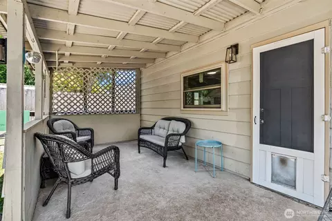 Exterior - 527 25th Ave, Longview, WA 98632 photo 3 of 10