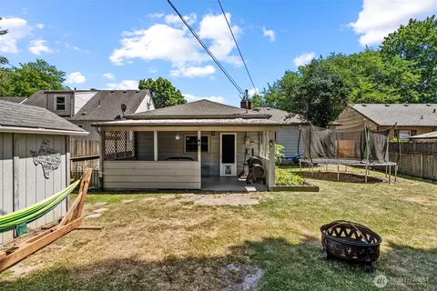 Exterior - 527 25th Ave, Longview, WA 98632 photo 4 of 10