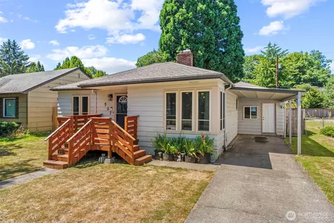 Exterior - 527 25th Ave, Longview, WA 98632 photo 2 of 10