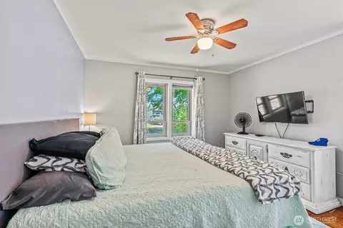 Bedroom - 527 25th Ave, Longview, WA 98632 photo 2 of 5