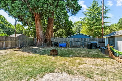 Exterior - 527 25th Ave, Longview, WA 98632 photo 7 of 10