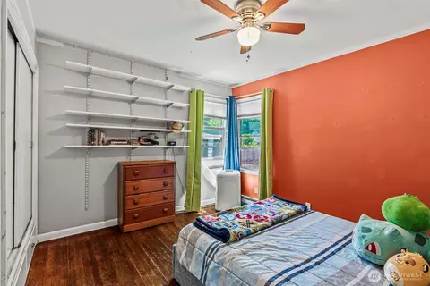 Bedroom - 527 25th Ave, Longview, WA 98632 photo 3 of 5