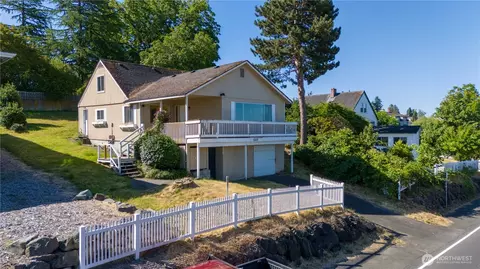 1810 Rainier St, Steilacoom, WA 98388