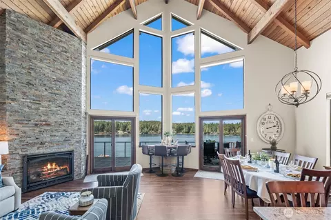 2211 E Mason Lake Dr E, Grapeview, WA 98546