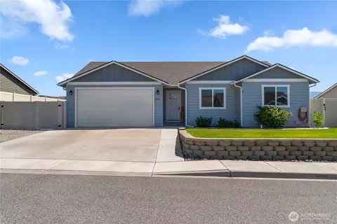 2264 Maryhill St SE, East Wenatchee, WA 98802