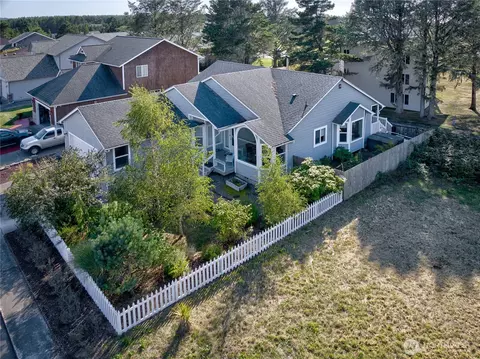 2615 Sea Crest Ave, Long Beach, WA 98631