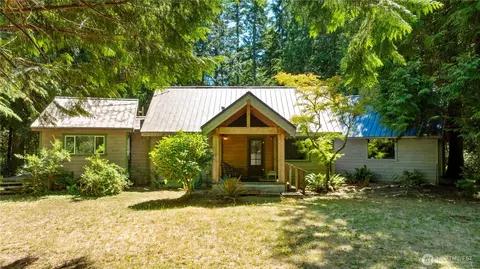 3330 Solitude Pl, Clinton, WA 98236