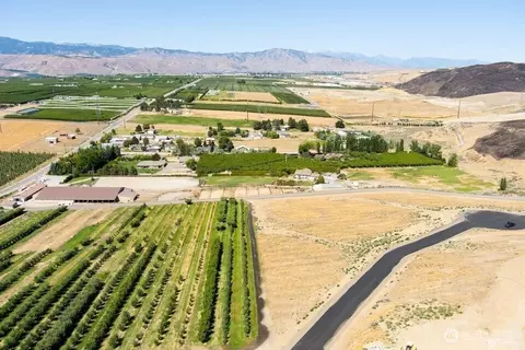 286 S Partridge Ln, East Wenatchee, WA 98802
