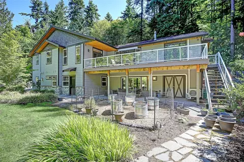 628 N Sunset Dr, Camano Island, WA 98282