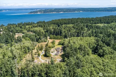 24083 Sr 525, Greenbank, WA 98253