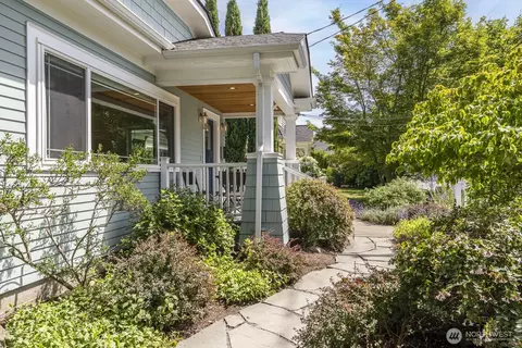 Exterior - 1716 N 46th St, Seattle, WA 98103 photo 5 of 6
