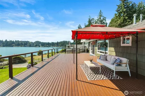 1528 Madrona Point Dr, Bremerton, WA 98312
