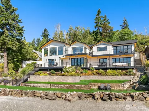 3240 Point White Dr, Bainbridge Island, WA 98110