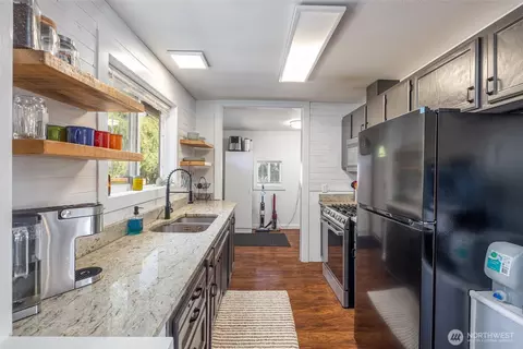 Kitchen - 5942 Lawrence Rd, Everson, WA 98247 photo 3 of 3