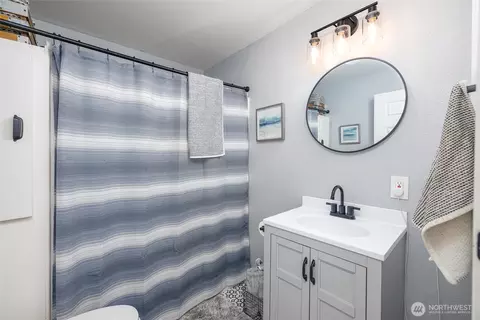 Bath - 5942 Lawrence Rd, Everson, WA 98247 photo 1 of 1