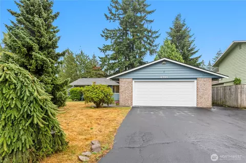8711 NE 138th St, Kirkland, WA 98034