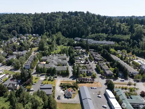 View/Area - 10516 E Riverside Dr, Bothell, WA 98011 photo 3 of 7
