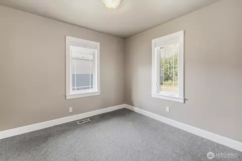 Bedroom - 10516 E Riverside Dr, Bothell, WA 98011 photo 2 of 3