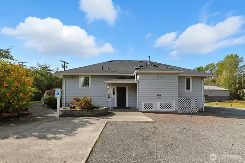 Exterior - 10516 E Riverside Dr, Bothell, WA 98011 photo 2 of 8