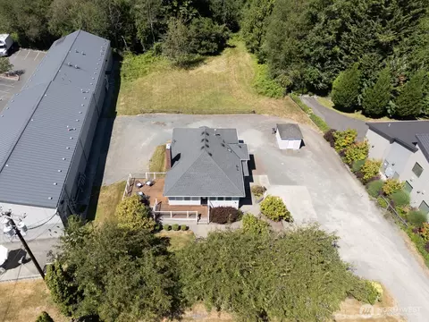 View/Area - 10516 E Riverside Dr, Bothell, WA 98011 photo 1 of 7