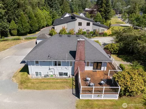 Exterior - 10516 E Riverside Dr, Bothell, WA 98011 photo 7 of 8