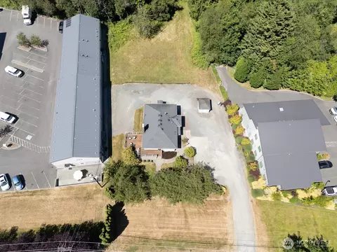 View/Area - 10516 E Riverside Dr, Bothell, WA 98011 photo 2 of 7