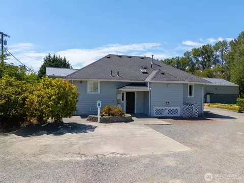 Exterior - 10516 E Riverside Dr, Bothell, WA 98011 photo 3 of 8