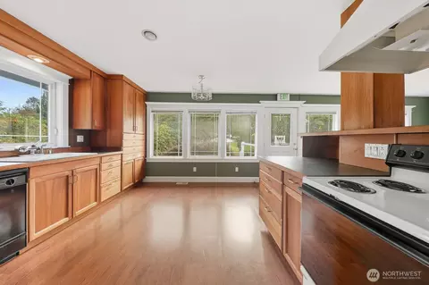 Kitchen - 10516 E Riverside Dr, Bothell, WA 98011 photo 1 of 3