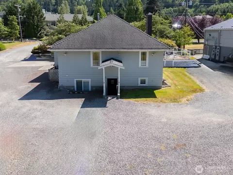 Exterior - 10516 E Riverside Dr, Bothell, WA 98011 photo 5 of 8