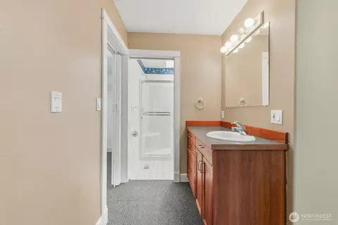 Bath - 10516 E Riverside Dr, Bothell, WA 98011 photo 1 of 3