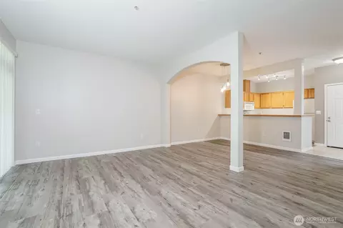 5400 Harbour Pointe Blvd #E102, Mukilteo, WA 98275