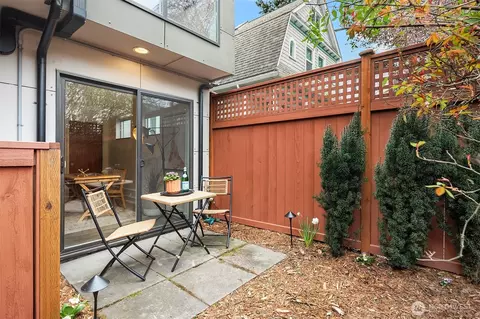 Exterior - 219 12th Ave E #B, Seattle, WA 98102 photo 2 of 4