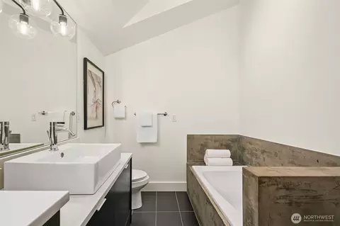 Bath - 219 12th Ave E #B, Seattle, WA 98102 photo 2 of 3